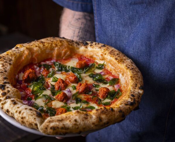 A Pizza da Mooca abre unidade na Vila Mariana. Na foto, a pizza sabor Sobrasada PIRINEUS®