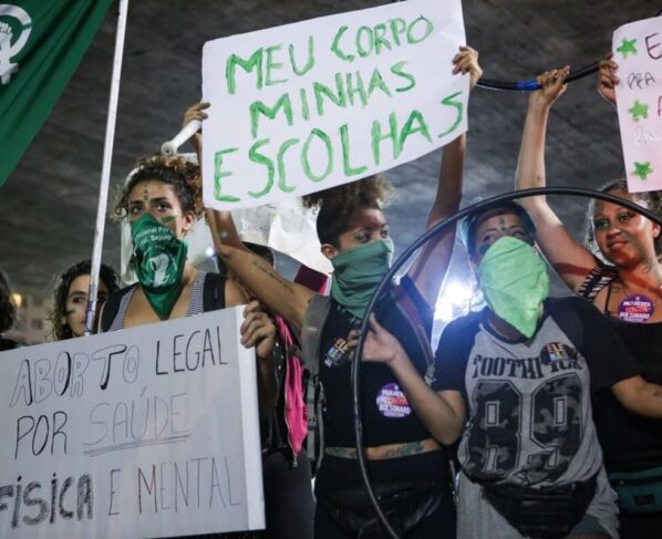 protesto a favor da legalização do aborto em são paulo