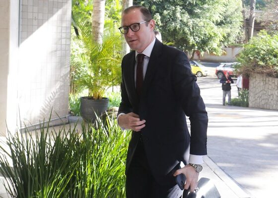 Cristiano Zanin, advogado de Lula, precisará do voto da maioria dos senadores para assumir vaga no STF