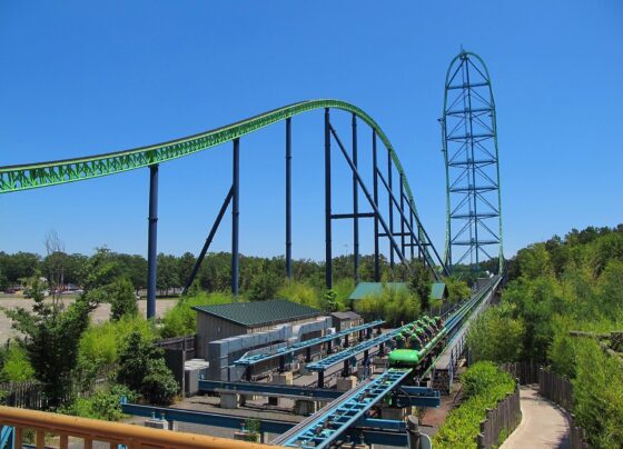 Com pico de 139 metros, Kingda Ka foi construída em 2005 e atingia 206 km/h