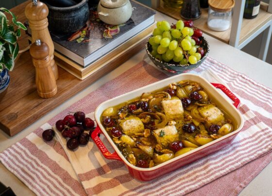 Aprenda a fazer um Bacalhau confitado com cerejas