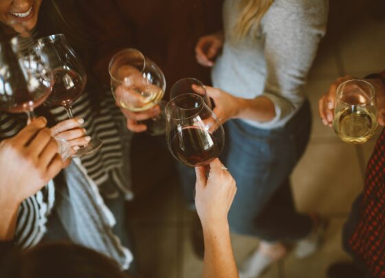 Conheça quatro confrarias de vinho apenas para mulheres