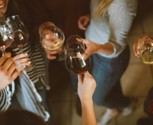 Conheça quatro confrarias de vinho apenas para mulheres