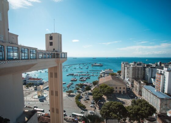 Elevador Lacerda é um dos marcos de Salvador, uma das cidades do Nordeste mais procuradas para o Carnaval