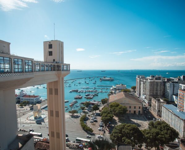 Elevador Lacerda é um dos marcos de Salvador, uma das cidades do Nordeste mais procuradas para o Carnaval