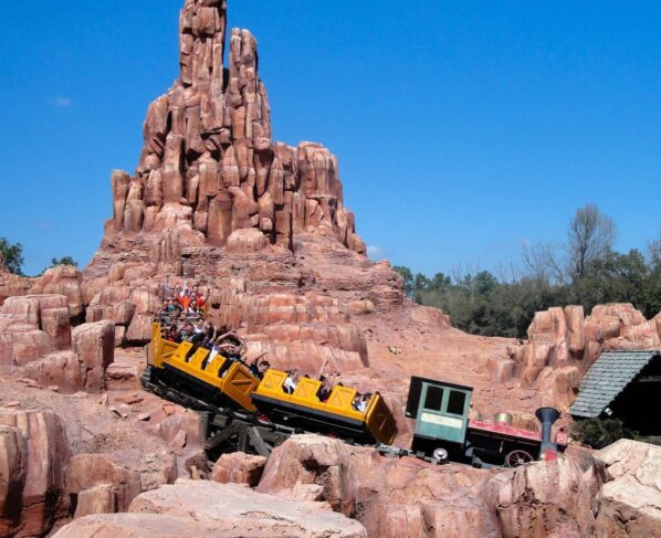 Big Thunder Mountain Railroad fica na área de Frontierland, no Magic Kingdom Park, em Orlando