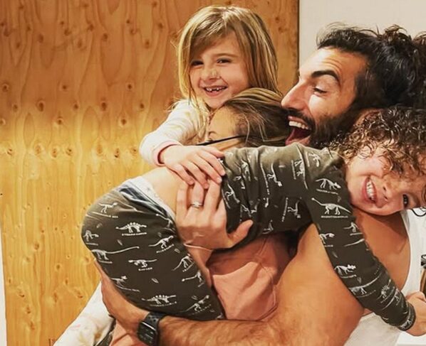 Justin Baldoni e sua família