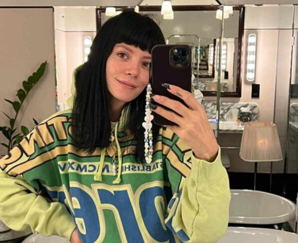 Lily Allen, selfie no espelho