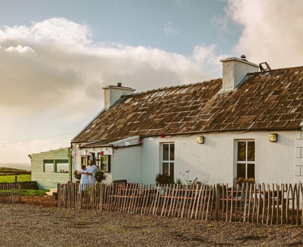 Homestead Cottage, perto de Doolin, no Condado de Clare, Irlanda. O restaurante fica próximo às Falésias de Moher, de frente para o Oceano Atlântico