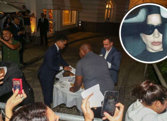 Rodízio de pizza enviado por Lady Gaga na calçada do Copacabana Palace — Foto: Dilson Silva e JC Pereira - AgNews